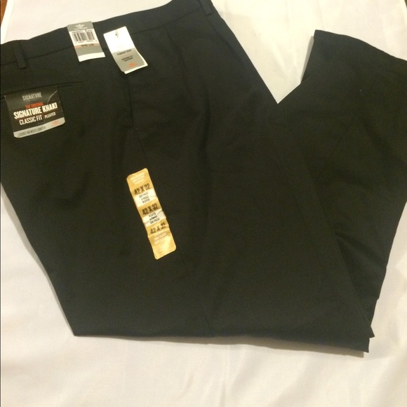 Dockers Other - NWT, Signature Khaki classic fit W/pleated